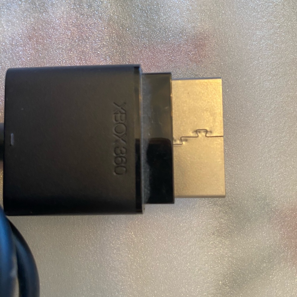 OEM Xbox 360 A/V Cable - Picture 3 of 5